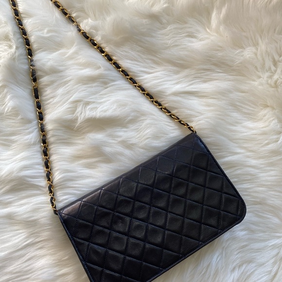 Authentic vintage Chanel coco logo wallet on chain - Picture 5 of 16